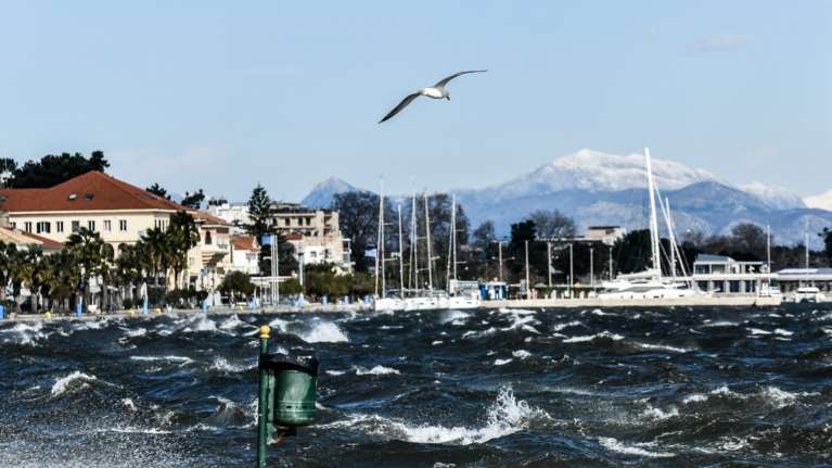 Ενισχύονται οι άνεμοι την Παρασκευή, καταιγίδες αλλά και πολύ υψηλός κίνδυνος πυρκαγιάς