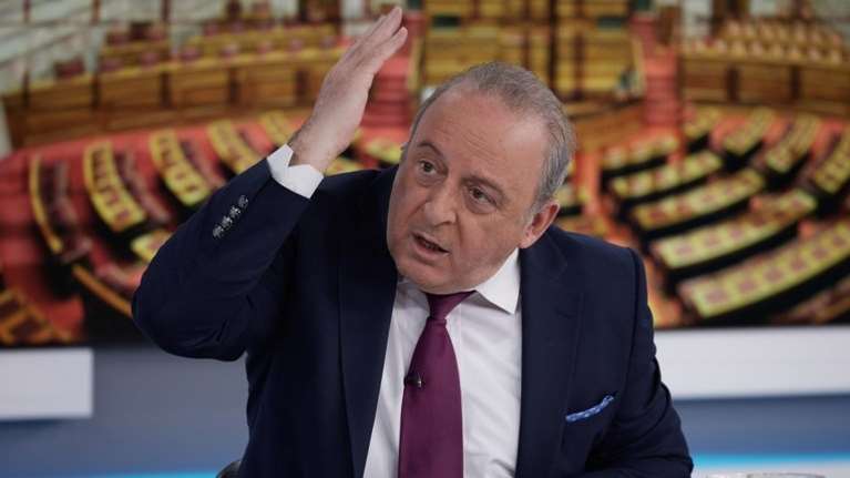 Επίθεση Καμπουράκη κατά της Καρυστιανού: &quot;Να εγγυηθεί ότι μπορεί να μειώσει τις τιμές στα σούπερ μάρκετ, όχι μόνο Τέμπη&quot;