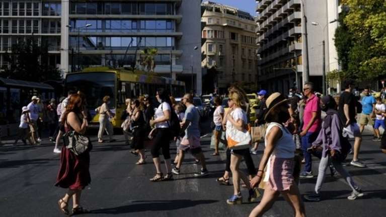 Τι αλλάζει στην εφορία όσων έχουν οικογένεια – Ποιοι κερδίζουν έως 5.000 ευρώ και ποιοι… τίποτα