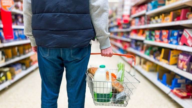 Αυτοί ξοδεύουν περισσότερα από όσα δηλώνουν - Πώς η πληθωριστική κρίση αναδεικνύει τη... φοροδιαφυγή