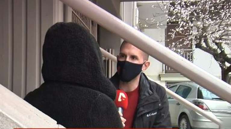 Πάτρα: "Κρατούσαν τη Ρούλα μην πέσει στον τάφο, ήταν καλοί γονείς" - Τι αποκαλύπτει γειτόνισσα του ζευγαριού