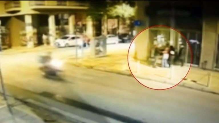 Επίθεση στα Εξάρχεια: &quot;Πήγε κατευθείαν στις κοπέλες να τις βιάσει&quot; - Τι αποκαλύπτει ο άνδρας που ακινητοποίησε τον 37χρονο