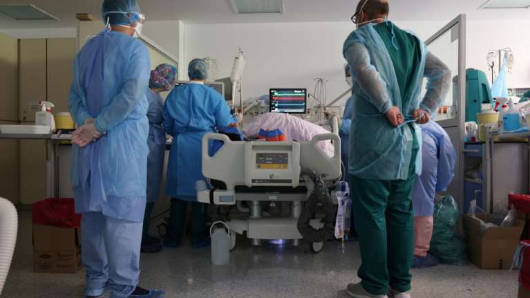 Κρήτη: Εσπευσμένα στο χειρουργείο η 44χρονη που έπαθε θρόμβωση - Υπό έρευνα η συσχέτιση με το εμβόλιο της AstraZeneca