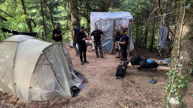 Φαρ ουέστ στη Σπάρτη: Άγρια συμπλοκή με εμπόρους ναρκωτικών, δύο αστυνομικοί τραυματίες