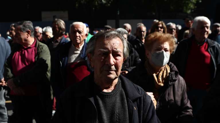 Δεν αυξάνονται τα όρια ηλικίας συνταξιοδότησης το 2027 – Το βασικό σενάριο