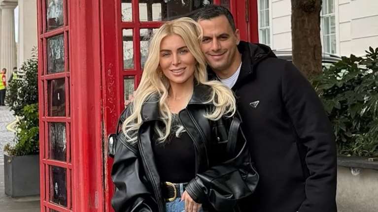 Στο σπίτι της Κατερίνας Καινούργιου και του Πάνου Κουτσουμπή - Ο μικρός Μαρίνος μπουσουλάει και η Alaia παίζει