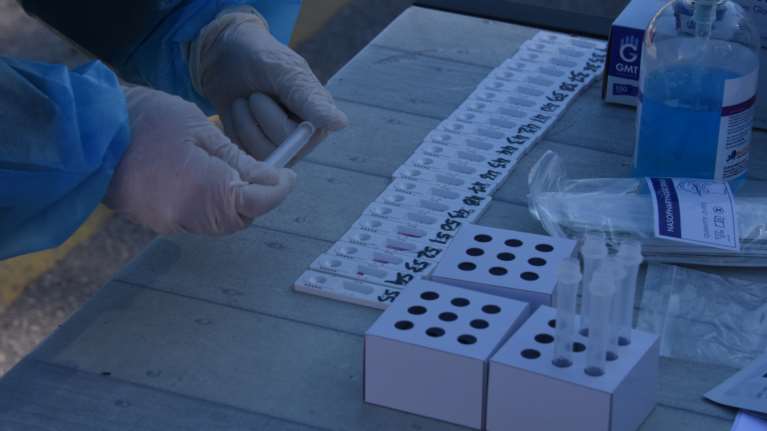 Ανησυχία από την αύξηση μεταλλάξεων με 1.053 συνολικά στη χώρα - 242 τα νέα στελέχη - &quot;Βράζει&quot; κέντρο και βόρεια πρόαστια