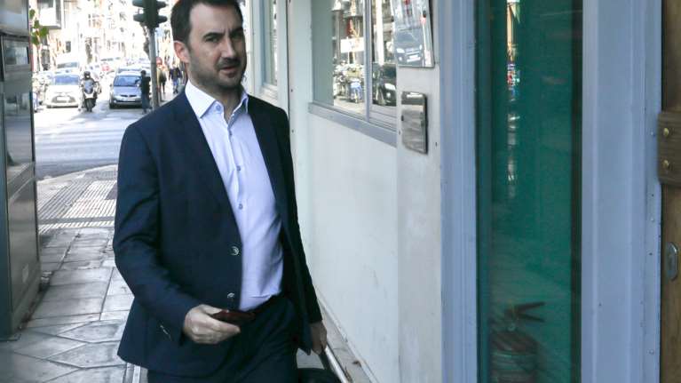 Χαρίτσης για τηλεκατάρτιση: Ομολογία πλήρους διαχειριστικής αποτυχίας της κυβέρνησης Μητσοτάκη