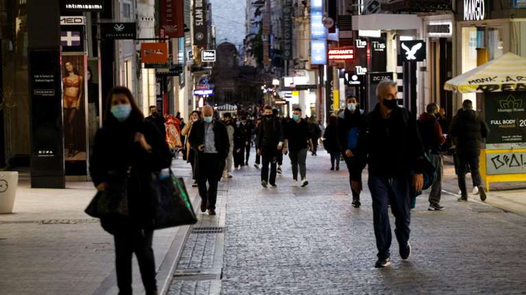 Πώς οδηγηθήκαμε στο αυστηρό lockdown - H πορεία της εκτίναξης των ενεργών κρουσμάτων από την 1η Φεβρουαρίου