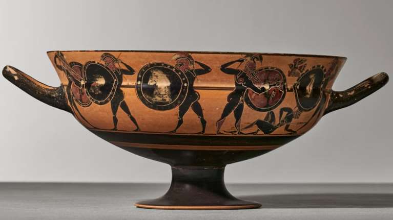 Guardian: Ο οίκος Christie&#39;s αποσύρει από δημοπρασία αρχαία ελληνικά αγγεία που συνδέονται με κύκλωμα αρχαιοκαπηλίας