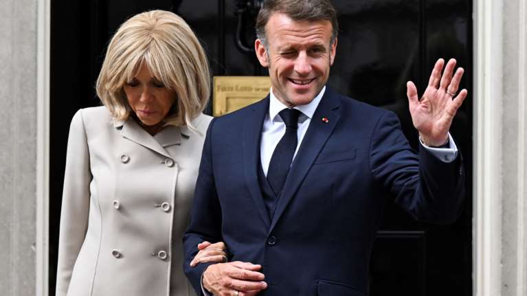 Γαλλία: Μήνυση από το ζεύγος Μακρόν σε influencer που διέδιδε ότι η Μπριζίτ είναι άνδρας