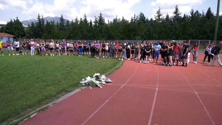 Θάνατος 22χρονης αθλήτριας: Σπαρακτικό αντίο στη Γεωργία από εκατοντάδες συμφοιτητές της στην Κομοτηνή [Εικόνες]