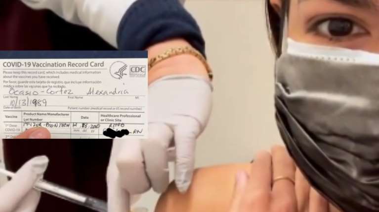 Κορονοϊός: Γυναίκα πολιτικός στις ΗΠΑ κατέγραψε πώς είναι να κάνεις το εμβόλιο - Καρέ-καρέ όλη η διαδικασία [Βίντεο]