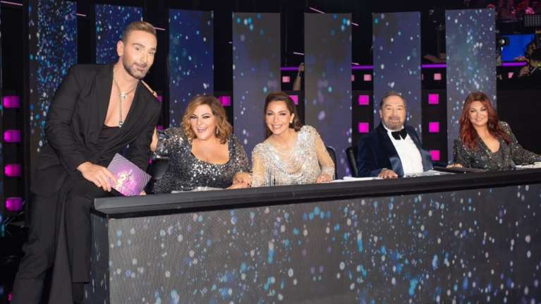 Δέσποινα Βανδή, Βίκυ Σταυροπούλου, Καίτη Γαρμπή, Κατερίνα Στικούδη: Οι glam εμφανίσεις τους στην πρεμιέρα του J2US