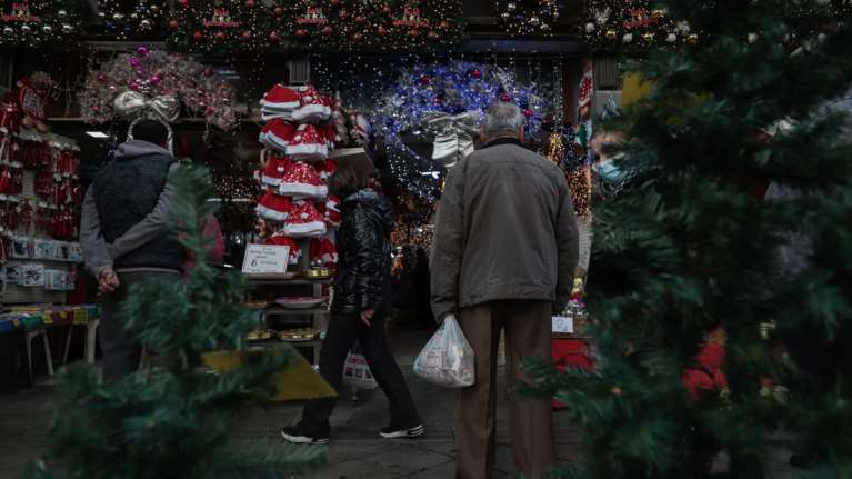 Κορονοϊός: Σταθερά τριψήφια νούμερα σε Αττική και Θεσσαλονίκη με 303 και 283 νέα κρούσματα - Η διασπορά στη χώρα