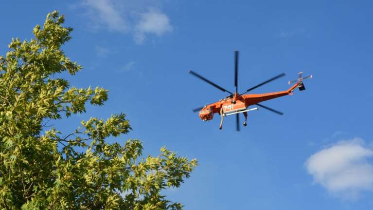 Φωτιά στο Κορωπί: Μεγάλη κινητοποίηση από την Πυροσβεστική - Σηκώθηκαν ελικόπτερα