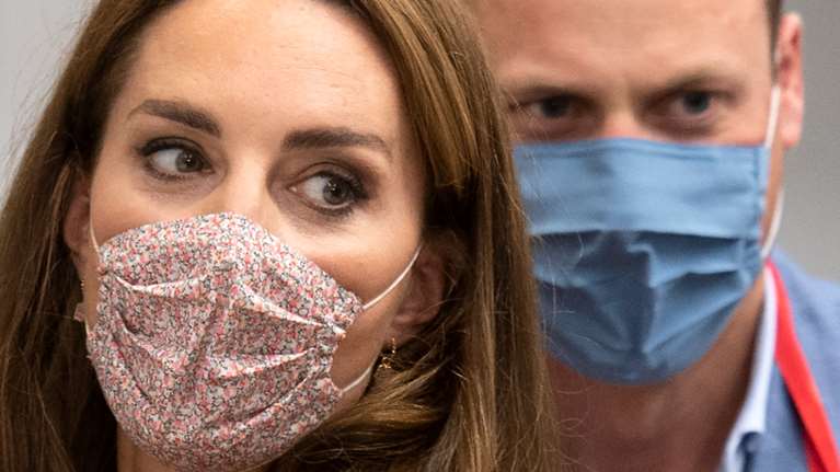 Tα σκουλαρίκια των 90 ευρώ που φόρεσε η Κέιτ Μίντλετον έγιναν ήδη ανάρπαστα