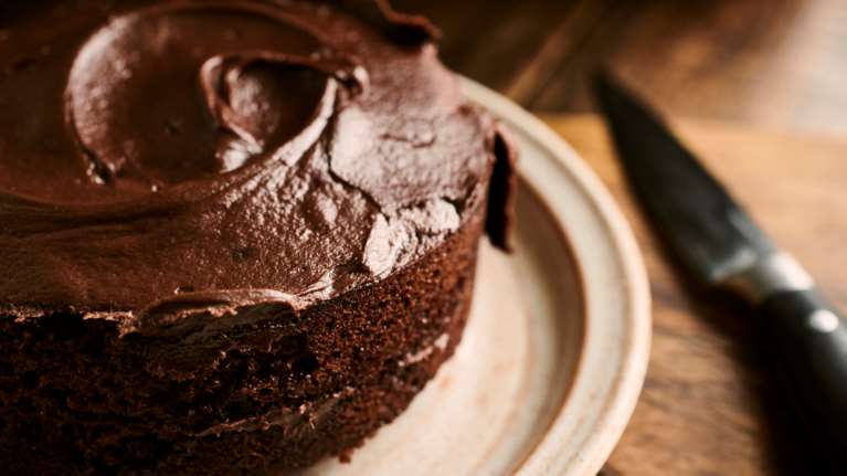 Το απόλυτο σοκολατένιο κέικ - Αφράτο, νόστιμο και δεν χρειάζεται ούτε μίξερ