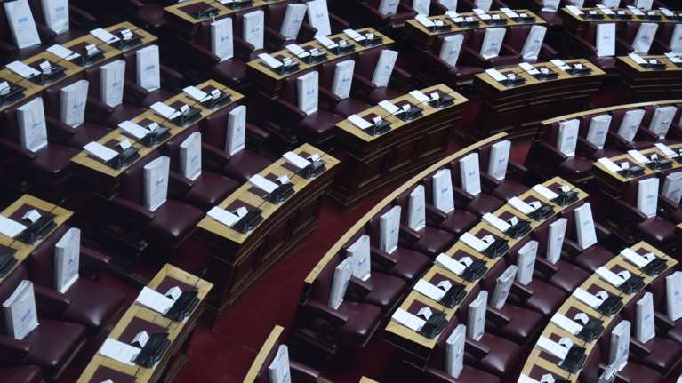 Σενάρια για αύξηση του ορίου για την είσοδο των κομμάτων στη Βουλή στο 5%- Τι λένε Δρυμιώτης και Μανιτάκης