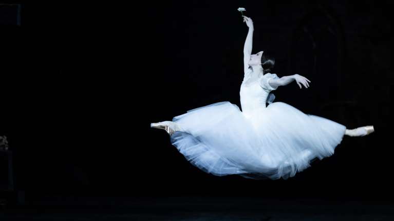 Δύο παγκοσμίου φήμης χορευτές στη Λίμνη των Kύκνων στο Christmas Theater