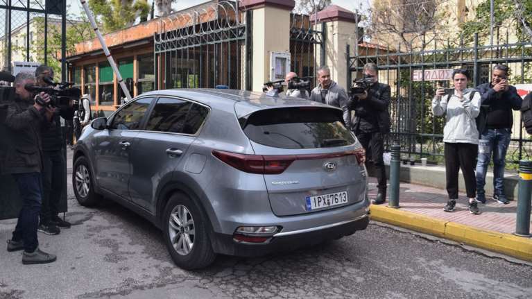 Δολοφονία Καραϊβάζ: Τρεισήμιση ώρες έδινε εξηγήσεις ο 48χρονος συλληφθέντας- Την πόρτα του ανακριτή πέρασε ο 40χρονος αδερφός του