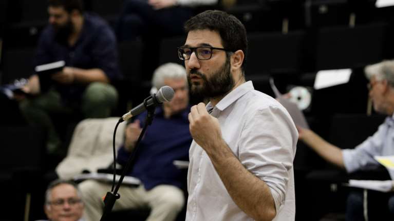 Ηλιόπουλος για το φιάσκο με τις μάσκες: Να παραιτηθούν Κεραμέως - Θεοδωρικάκος