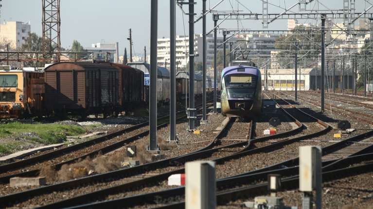 Hellenic Train: Με λεωφορεία δρομολόγια στο τμήμα του προαστιακού Άνω Λιόσια-Κιάτο λόγω της πυρκαγιάς