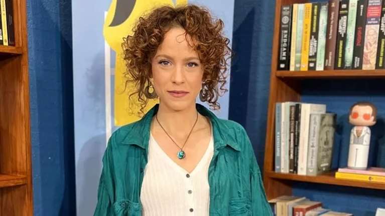 Η άλλη πλευρά της Έλλης Τρίγγου: Η ηθοποιός ξεφαντώνει μαζί με συναδέλφους της