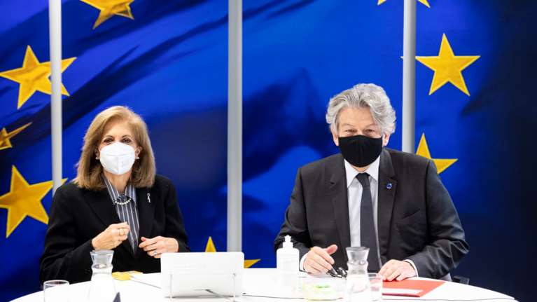 Πηγές ΕΕ: Μέχρι το τέλος του καλοκαιριού ο εμβολιασμός μπορεί να έχει φτάσει το 70%