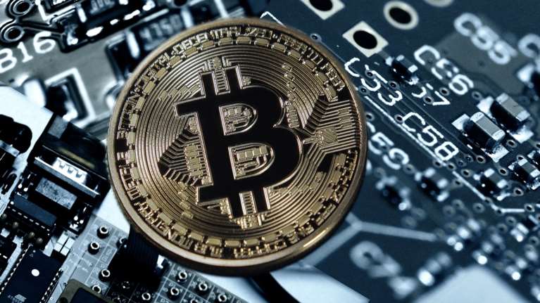 Κρυπτονομίσματα: Νέο ρεκόρ για το bitcoin - Για πρώτη φορά πάνω από ένα τρισ. δολάρια η αγορά