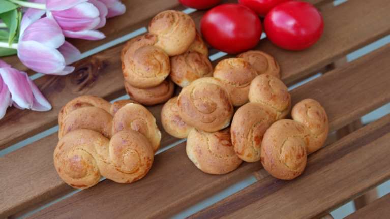 Συνταγή για πασχαλινά κουλουράκια σμυρναίικα - Γλυκά, αρωματικά και τραγανά