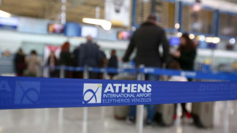 Μακρυχέρης 71χρονος έκλεβε κινητά και πορτοφόλια στο αεροδρόμιο &quot;Ελ. Βενιζέλος&quot;