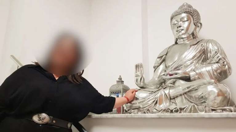 Ο πατέρας της πρώην δημοσιογράφου - PR θα αναλάβει όλα τα χρέη για τα πολυτελή ταξίδια, λέει ο δικηγόρος της