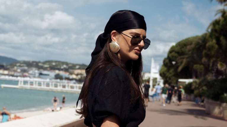 Τα καλοκαιρινά κοσμήματα με κοχύλια, μαργαριτάρια και ήλιους που θα ομορφύνουν κάθε εμφάνισή σου