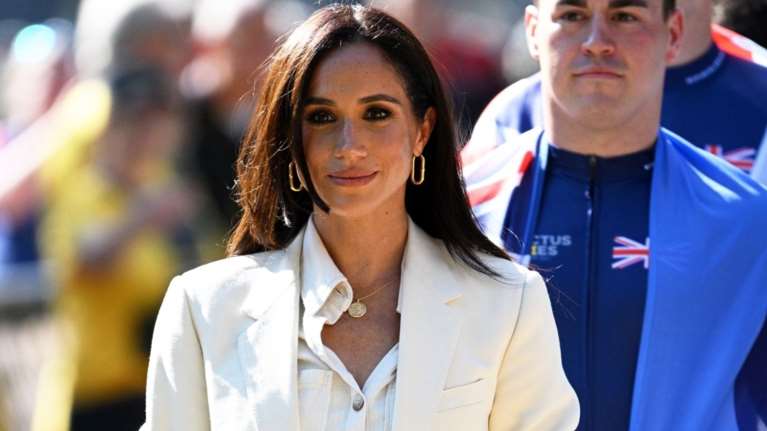 Ξέρουμε ποια βερνίκια χρησιμοποιεί η Mέγκαν Μαρκλ για το "your nails but better" μανικιούρ της