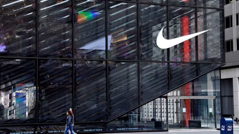 Αναταραχή στην αγορά: Η NIKE σταματά τη συνεργασία της με 300 μαγαζιά