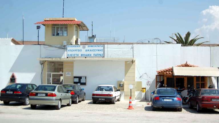 Κορονοϊός: Θετικός σωφρονιστικός υπάλληλος στην Πάτρα - Μπήκε σε καραντίνα