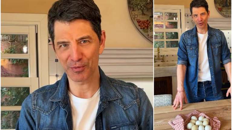 Πώς βάφει ο Σάκης Ρουβάς τα πασχαλινά αβγά: Μας δείχνει τον πιο φυσικό τρόπο χωρίς χημικά [βίντεο]