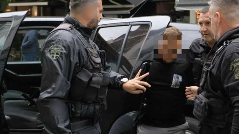 Λάρισα: Ο 21χρονος πήγε για καφέ με τον πατέρα του λίγες ώρες μετά τον φόνο της μητέρας του