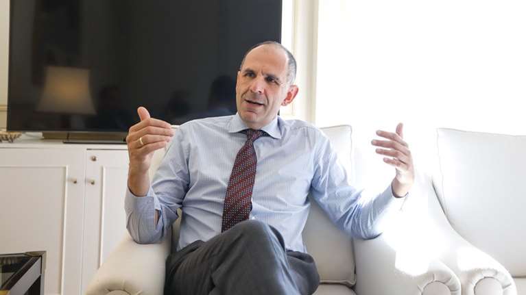 Γεραπετρίτης: Ο Κουφοντίνας επιλέγει να εκβιάσει την Πολιτεία - Πότε ανοίγει σταδιακά η αγορά