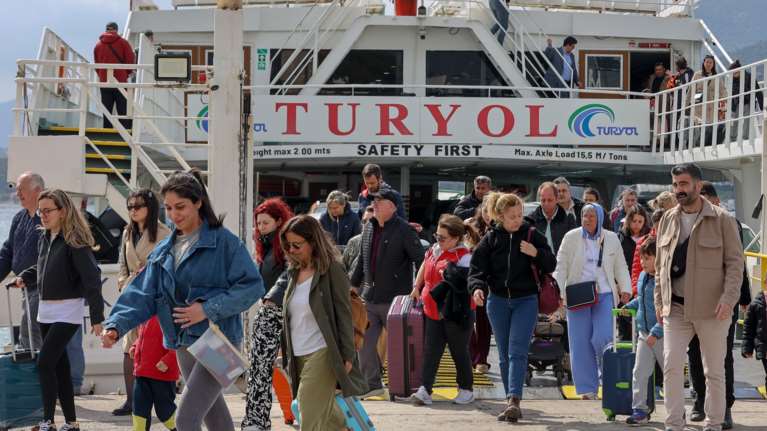 Τρίβουν τα χέρια τους σε Λέσβο και Χίο: Γιατί καταφθάνουν περισσότεροι από 5.000 Τούρκοι τουρίστες στα δύο νησιά