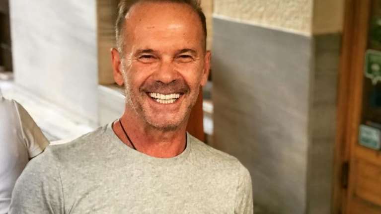 O Πέτρος Κωστόπουλος σε εστιατόριο στον Νέο Κόσμο