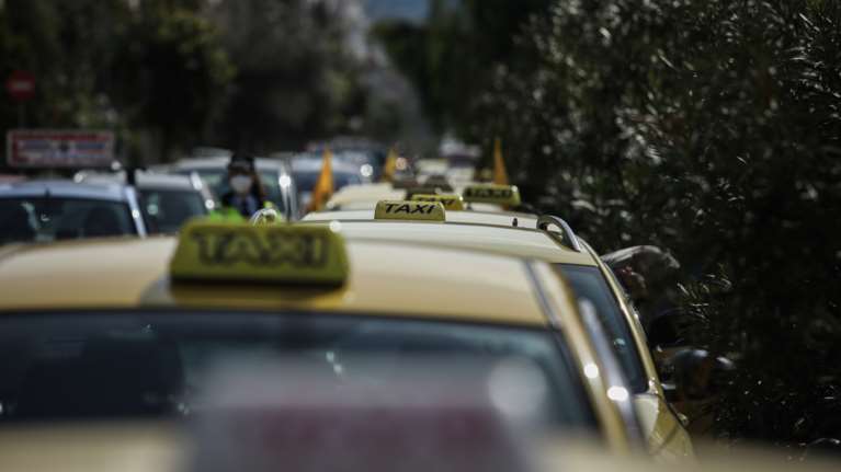 Τελευταία ευκαιρία για τη νομιμοποίηση των τρέιλερ - Μέχρι πότε κυκλοφορούν τα ταξί που έχουν συμπληρώσει το όριο ηλικίας