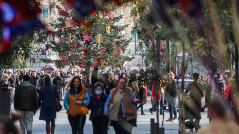 Ακρίβεια: Ψάχνουν για καλύτερες τιμές οι καταναλωτές ενόψει Χριστουγέννων - Το 89% σκοπεύει να ξοδέψει λιγότερα