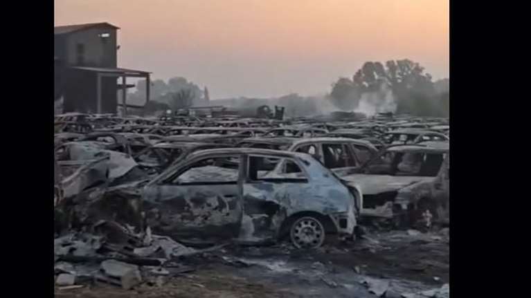 Φωτιά στην Αχαΐα: Κάηκαν ολοσχερώς 550 αυτοκίνητα στο Τελωνείο Πατρών