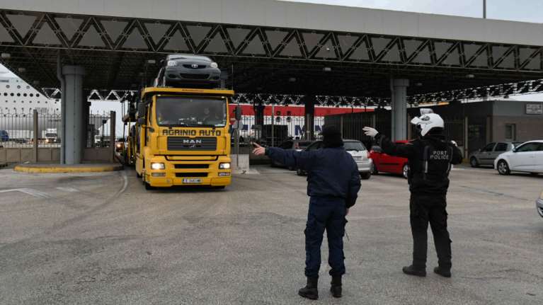 Πάτρα: Εξαρθρώθηκε μεγάλο κύκλωμα διακίνησης μεταναστών - Ανάμεσά τους και πρώην Λιμενικοί