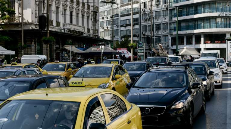 Κίνηση στους δρόμους: Καθυστερήσεις στην Αττική Οδό - Χάος σε Κηφισσό, Μεσογείων, Κηφισίας και κέντρο