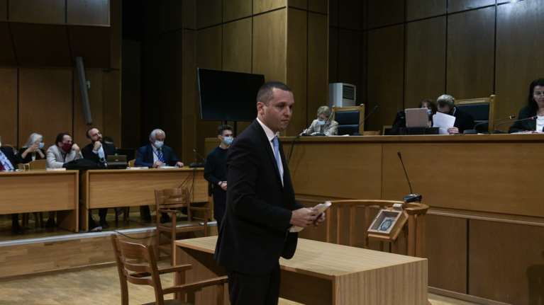 Δίκη Χρυσής Αυγής: Απέρριψε η έδρα το αίτημα Κασιδιάρη να κληθεί στο δικαστήριο σύμβουλος του Σαμαρά