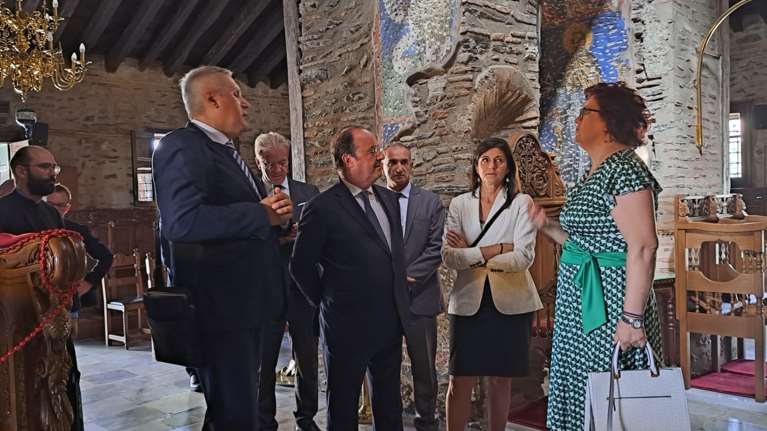 Θεσσαλονίκη: Τη Μονή Βλατάδων επισκέφθηκε ο Φρανσουά Ολάντ - Εντυπωσιάστηκε από το βυζαντινό μοναστήρι