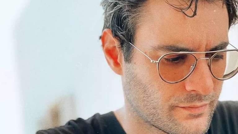 Ο Ίαν Στρατής φωτογράφισε την έκπληξη που τον περίμενε στο καρότσι της κόρης του